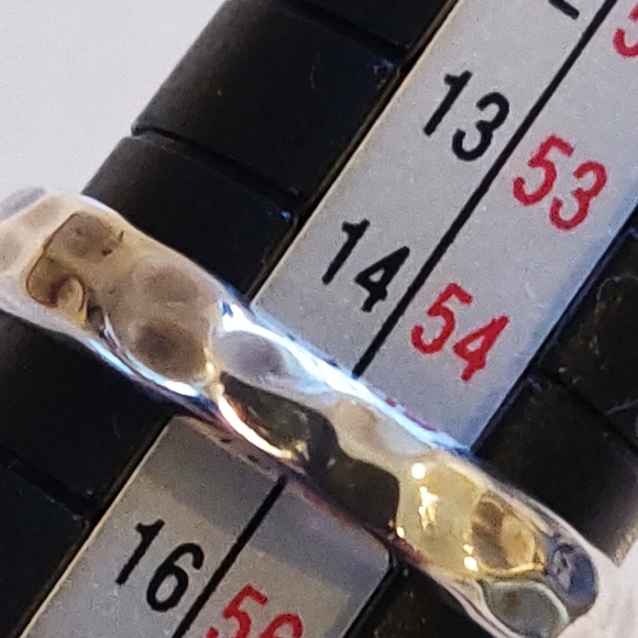 Sterling Silver Amethyst Ring. - Picture 3 of 7